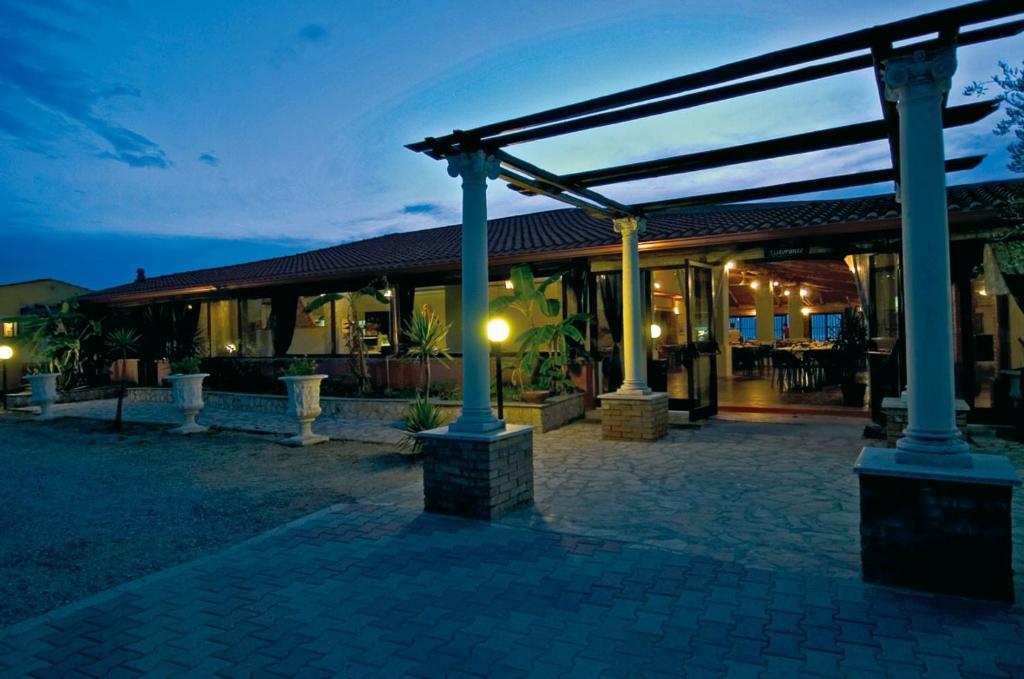 Napeto Village Pizzo  Eksteriør billede
